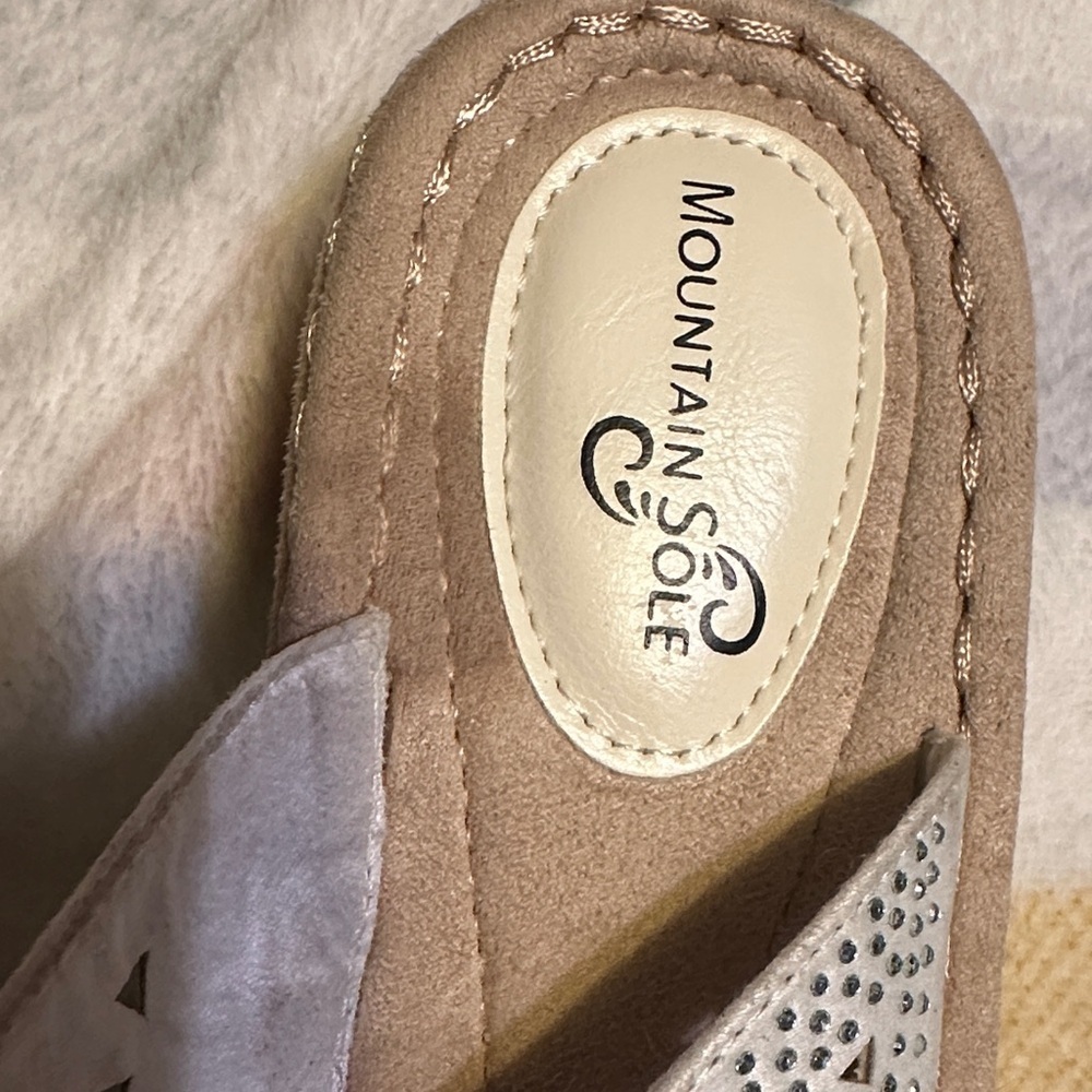 Elegant Silver and Tan Women's Slip On Sandals size 9 M - Picture 3 of 8